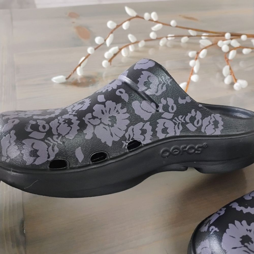 Womens/Unisex Oofos OoCloogs *Limited Edition Midnight Tropics  9